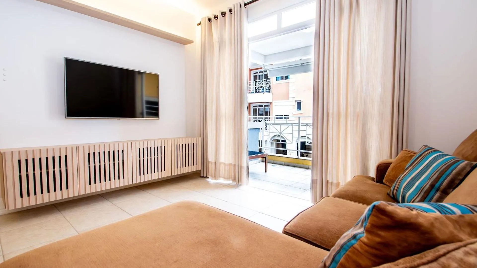kontakty Apto Luxuoso Prox. A Praia De Jurere Sc7646